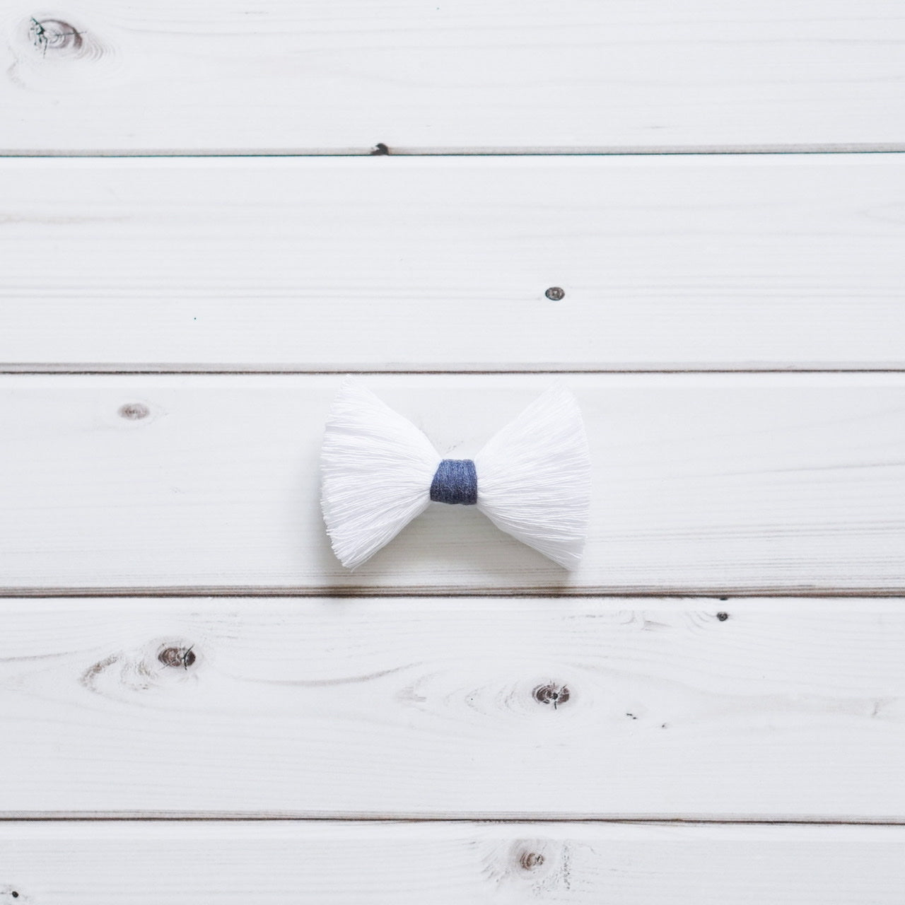 Handmade-Bow-Tie-Hair-Clip-Macramé-Upcycling