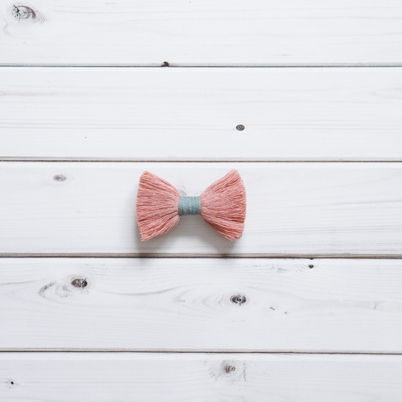 Handmade-Bow-Tie-Hair-Clip-Macramé-Upcycling
