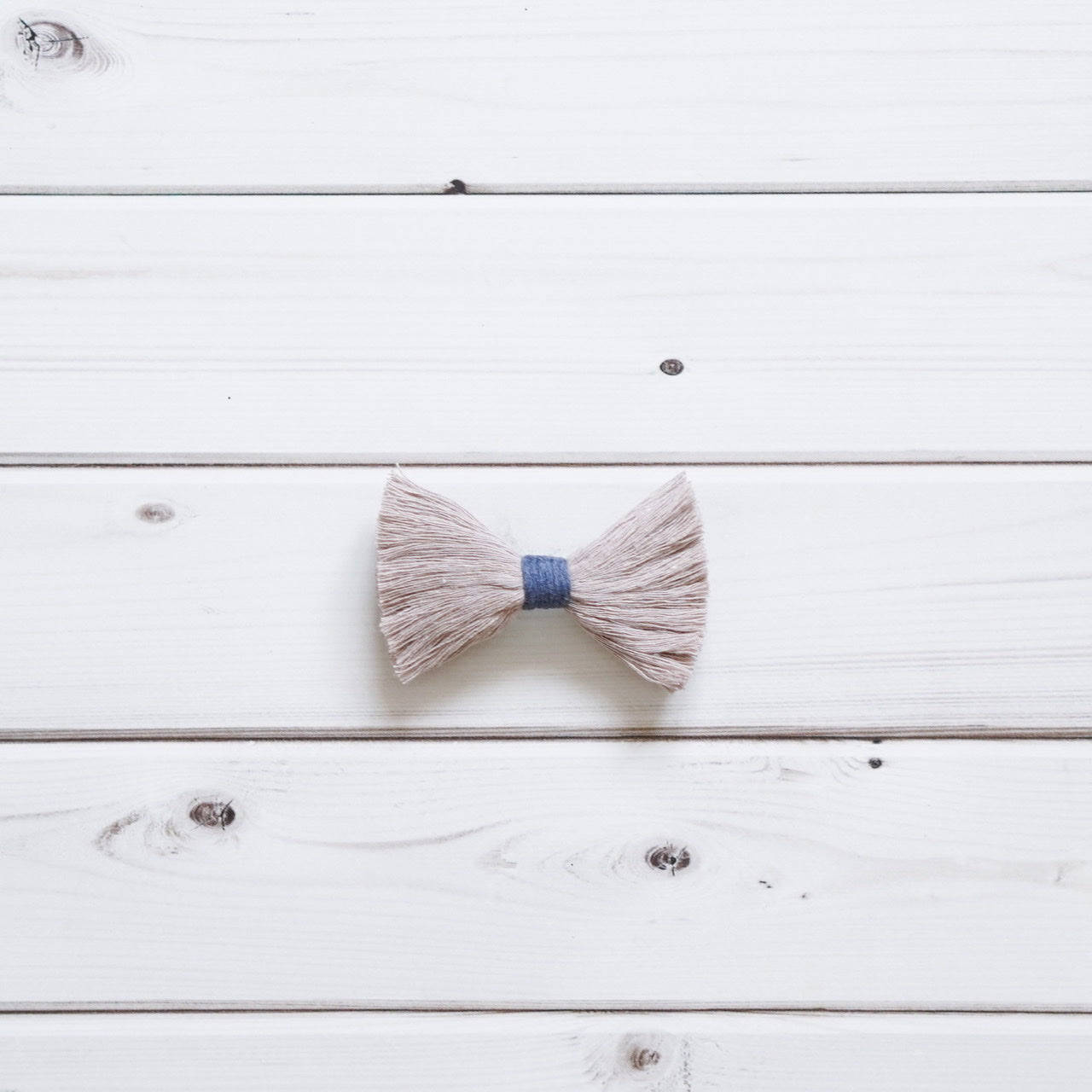 Handmade-Bow-Tie-Hair-Clip-Macramé-Upcycling