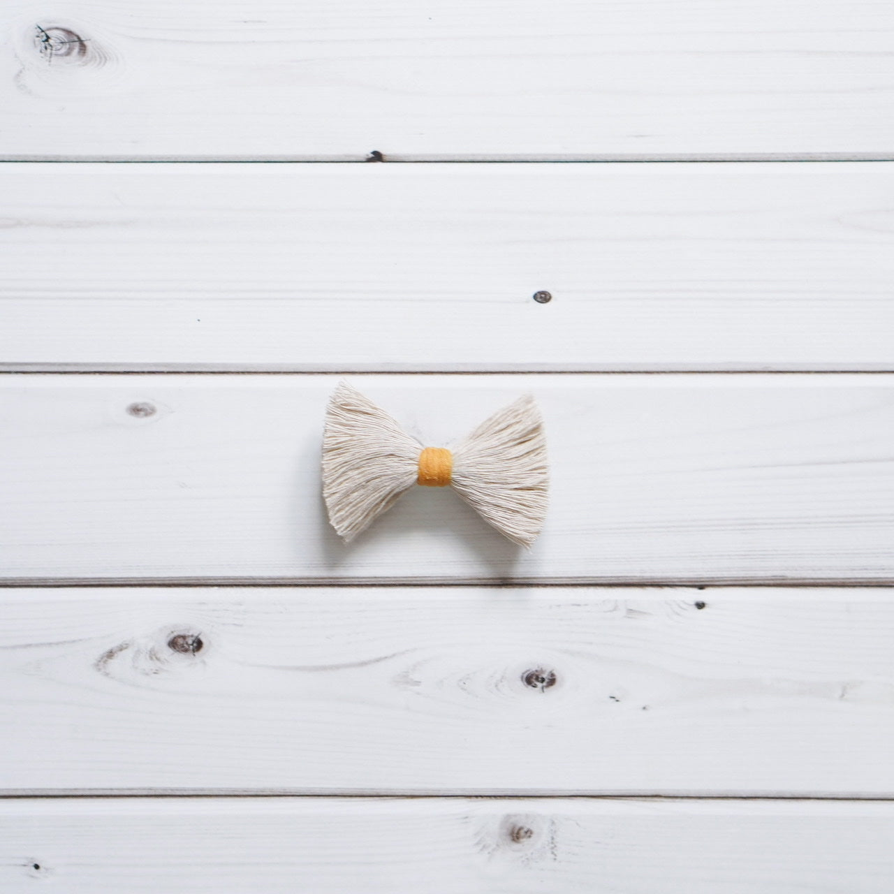 Handmade-Bow-Tie-Hair-Clip-Macramé-Upcycling