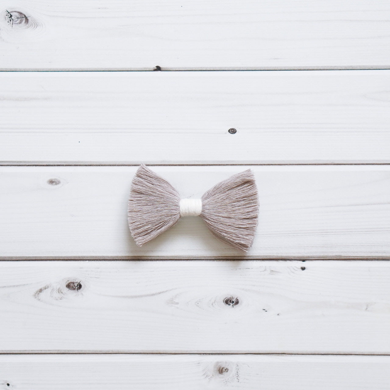 Handmade-Bow-Tie-Hair-Clip-Macramé-Upcycling
