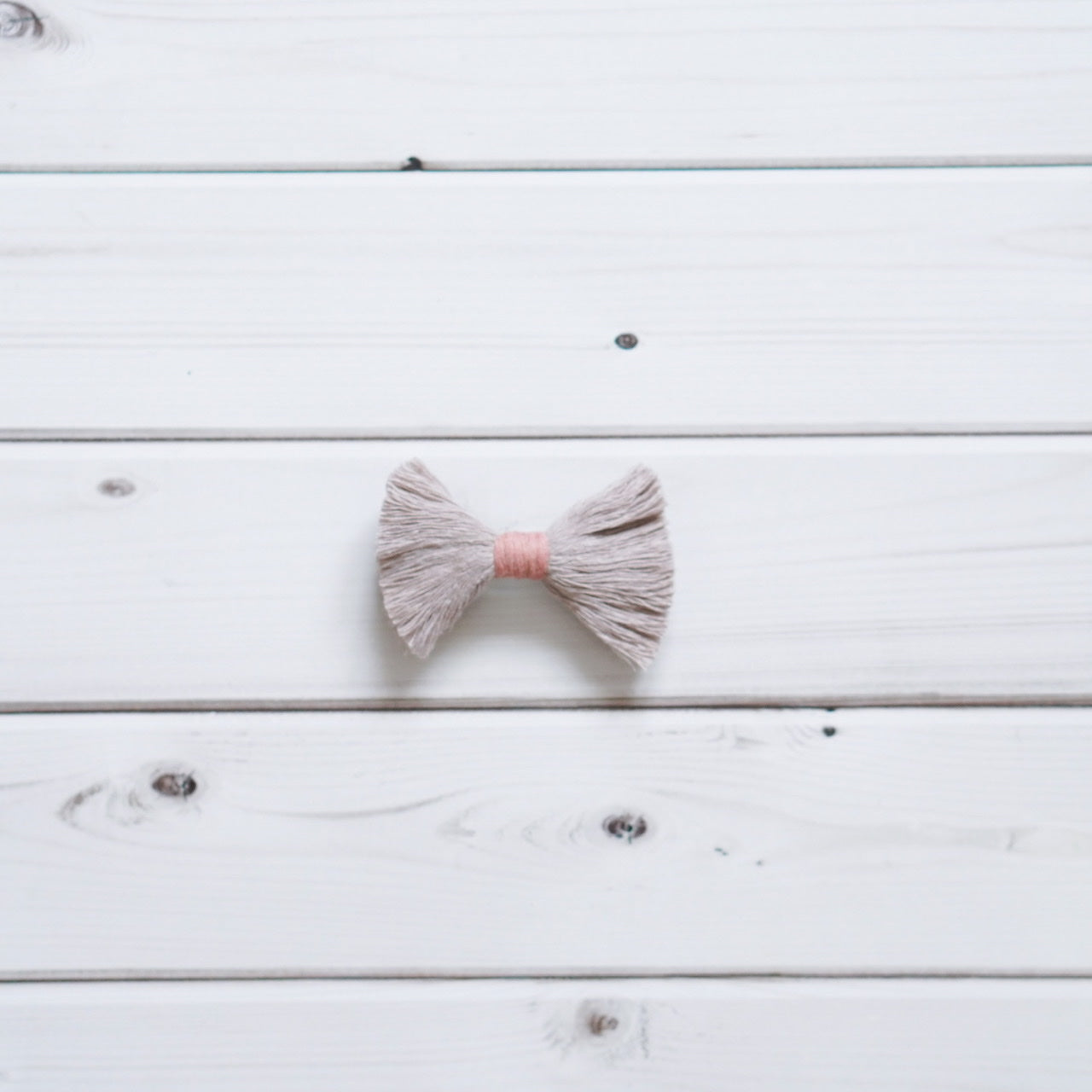 Handmade-Bow-Tie-Hair-Clip-Macramé-Upcycling