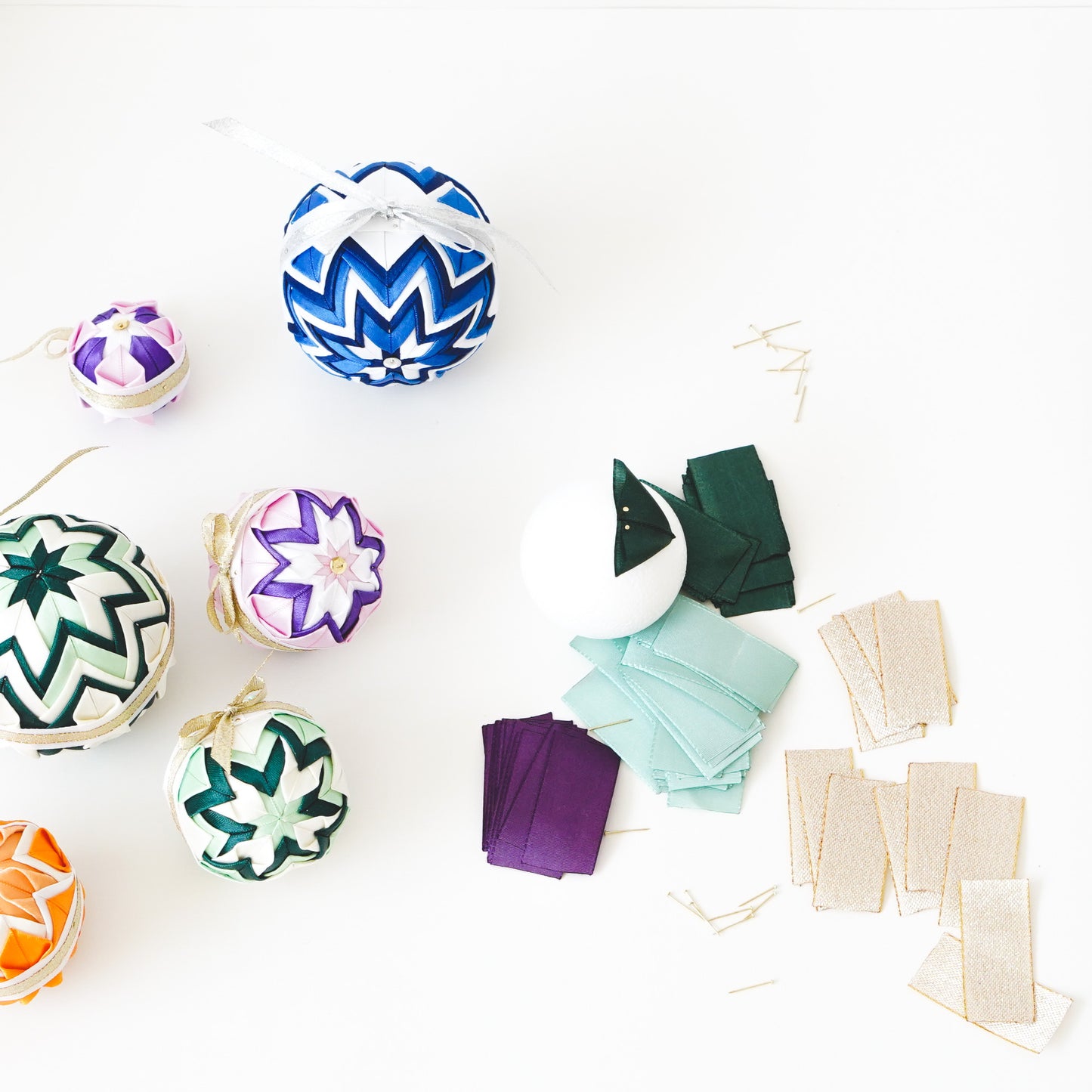 Creative-bag-diy-tutorial-diy-project-handcrafting-no-sew-quilted-ornaments-christmas-deco