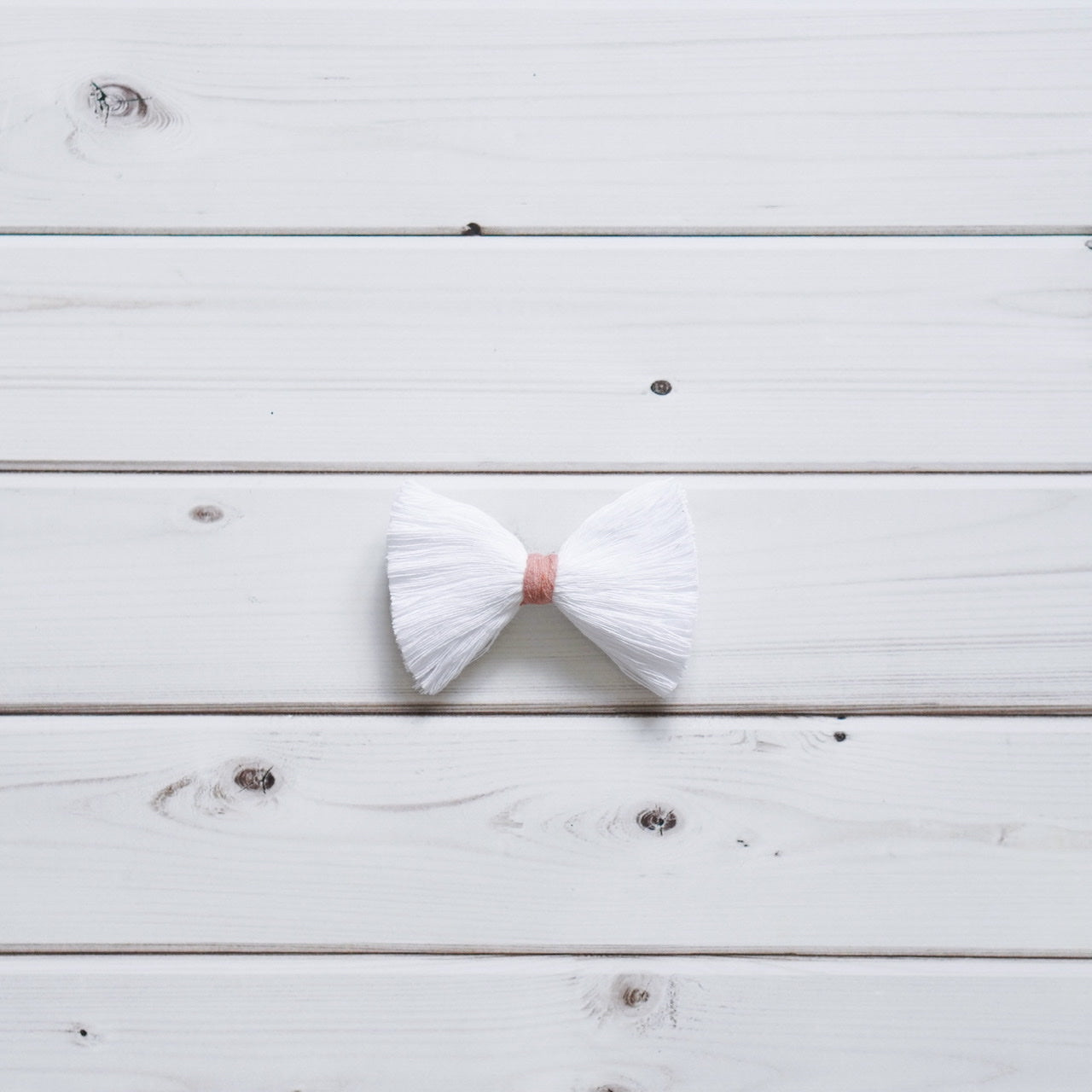 Handmade-Bow-Tie-Hair-Clip-Macramé-Upcycling