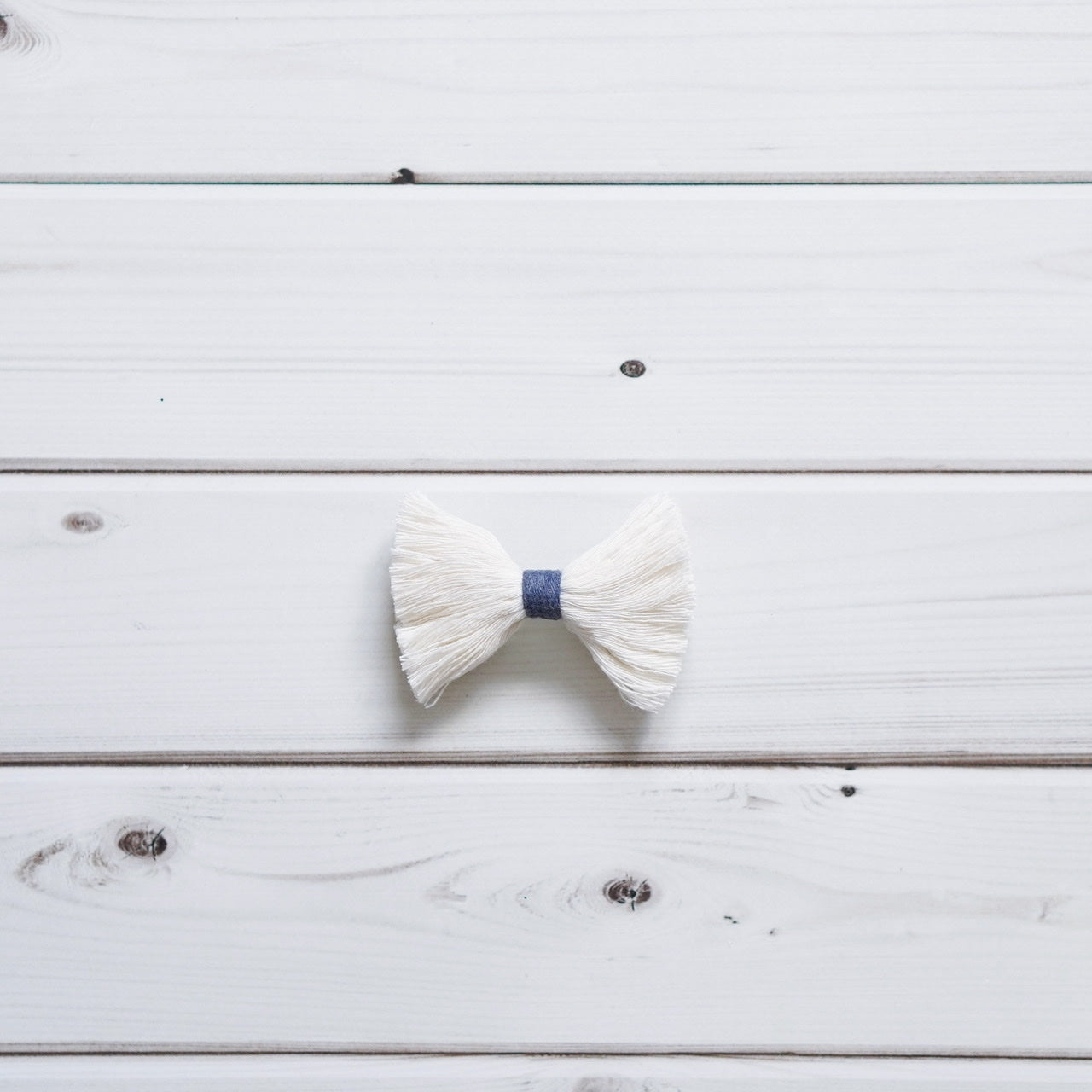 Handmade-Bow-Tie-Hair-Clip-Macramé-Upcycling
