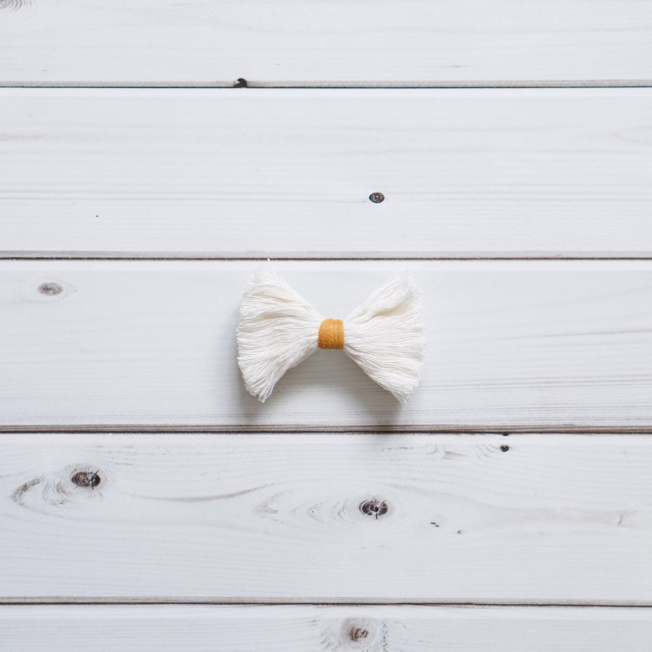 Handmade-Bow-Tie-Hair-Clip-Macramé-Upcycling
