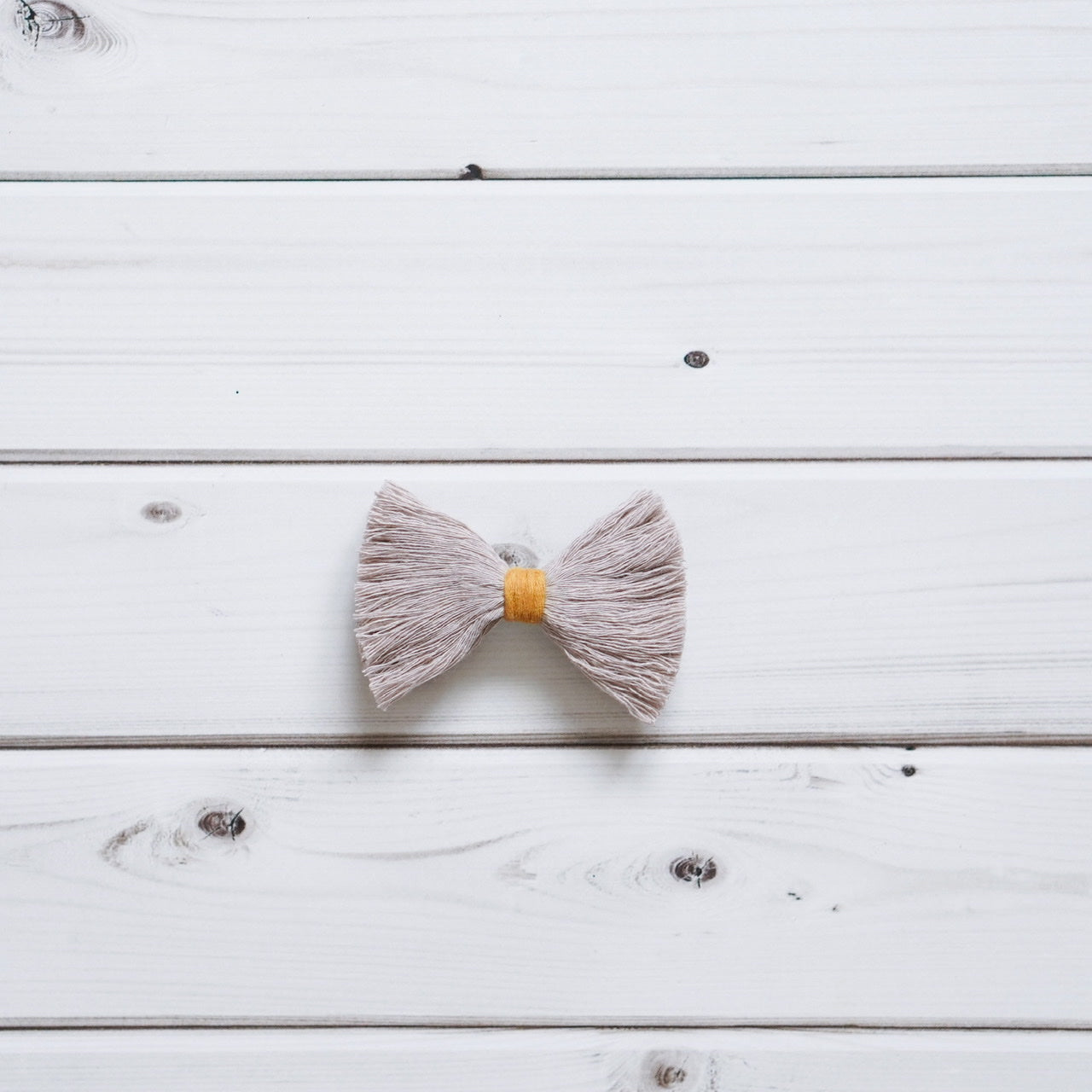 Handmade-Bow-Tie-Hair-Clip-Macramé-Upcycling
