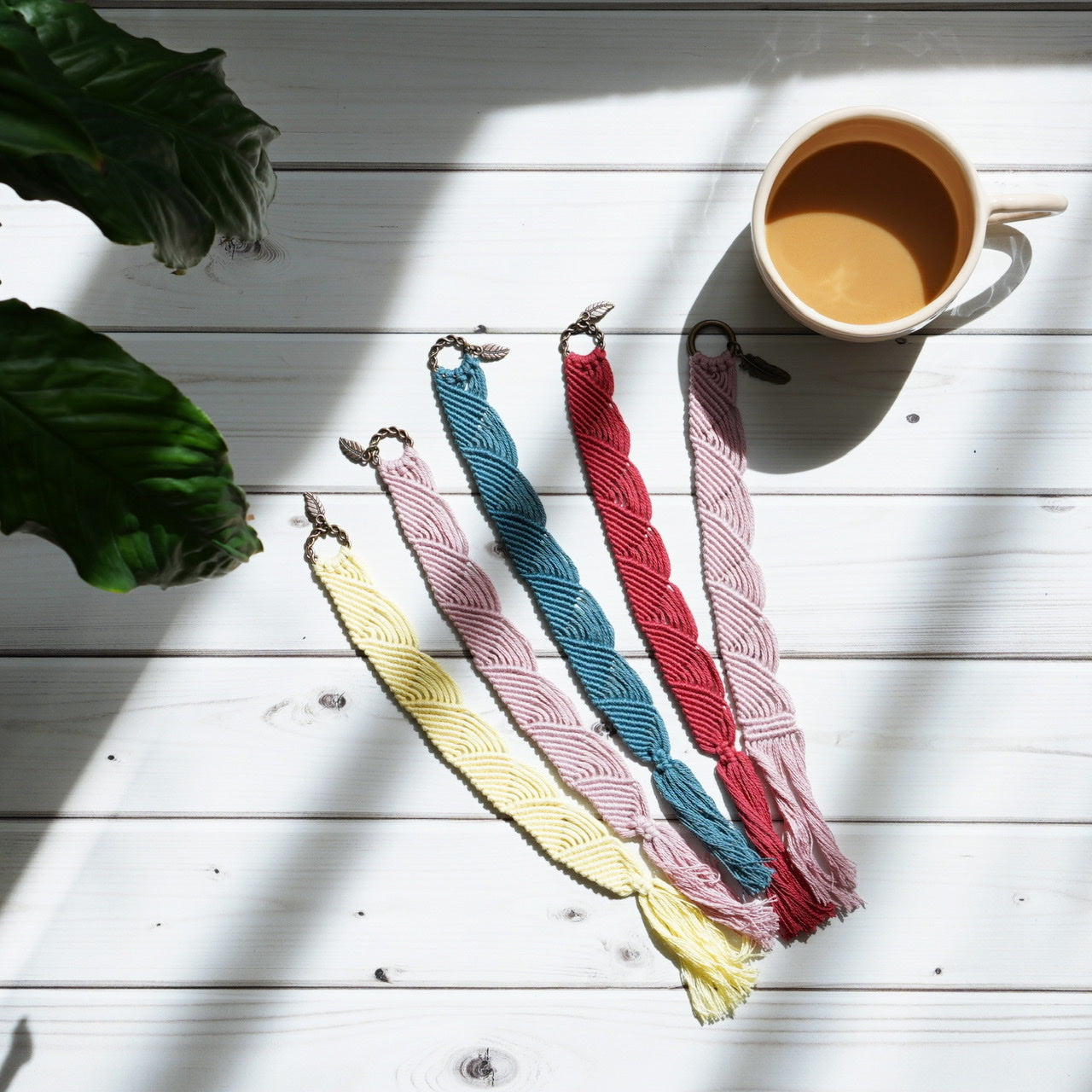 Handmade-Macramé-Bookmarks-Handgemachte-Makramee-Lesezeichen