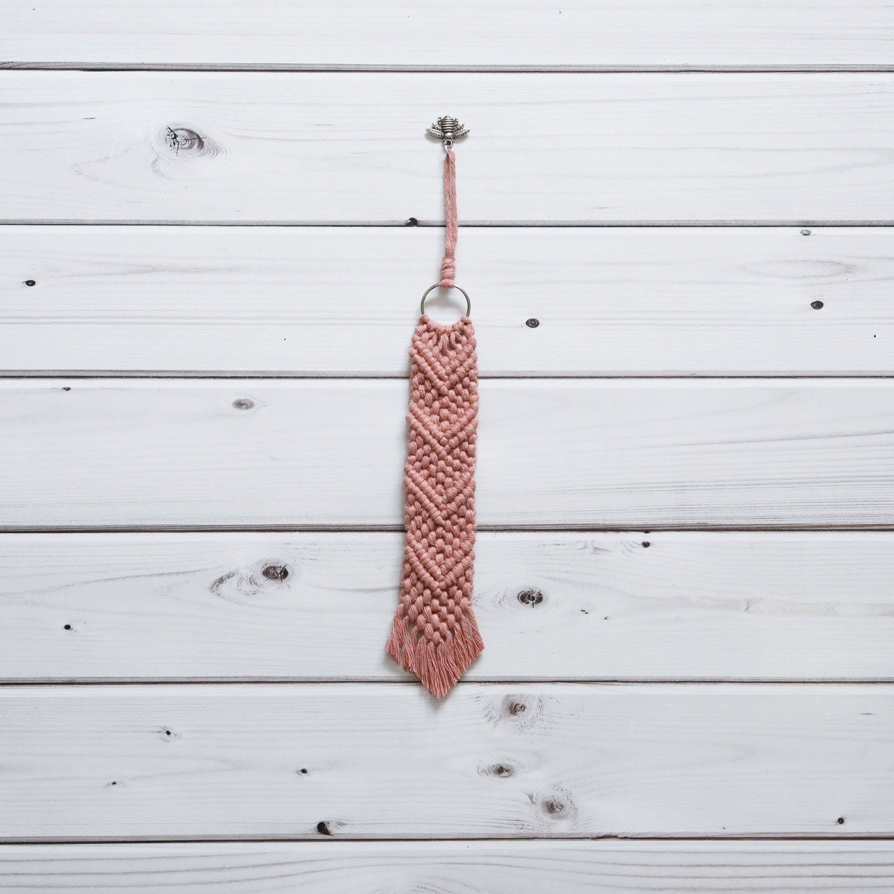 Handmade-Macramé-Bookmark-Handgemachte-Makramee-Lesezeichen
