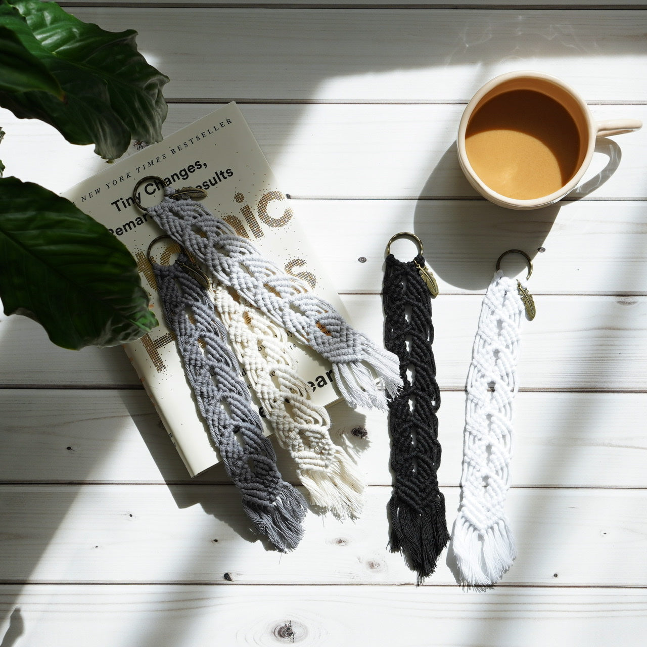Handmade-Macramé-Bookmark-Handgemachte-Makramee-Lesezeichen