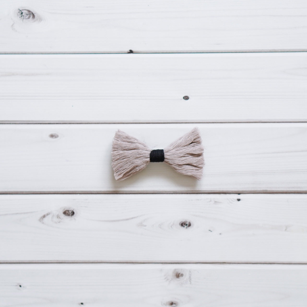 Handmade-Bow-Tie-Hair-Clip-Macramé-Upcycling