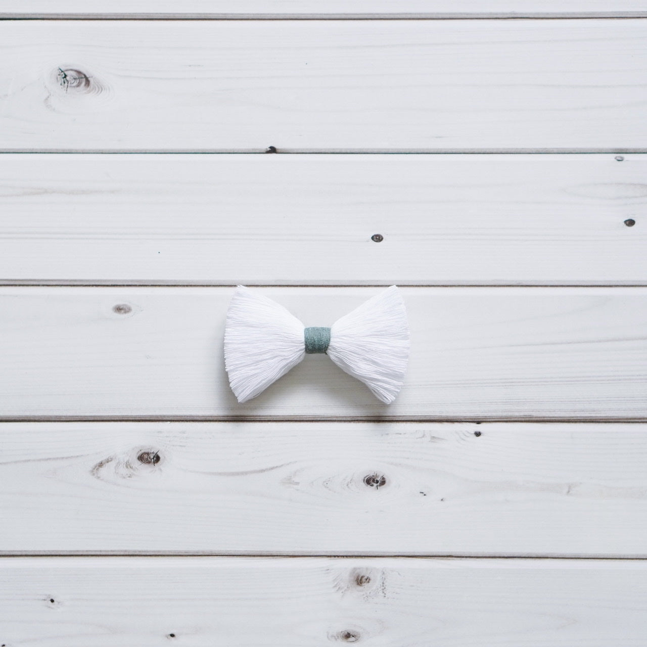 Handmade-Bow-Tie-Hair-Clip-Macramé-Upcycling