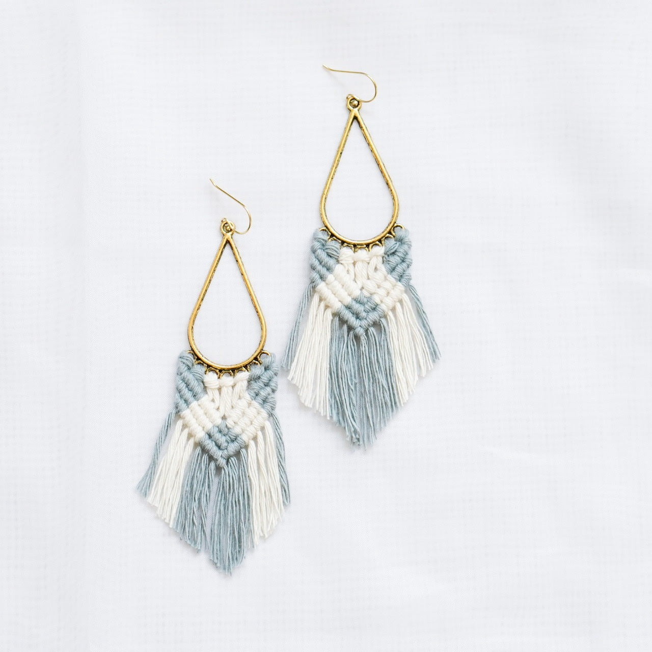Handmade Macramé Drops- Pastel Blue- Natural- Handgemacht- Makramee- Pastel Blue- Natural