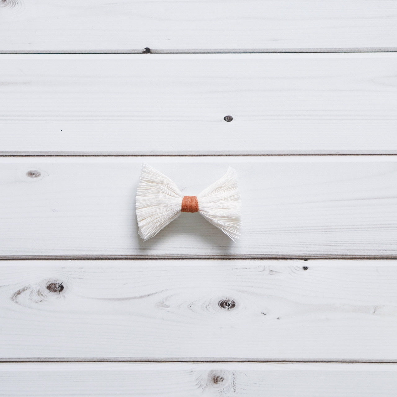 Handmade-Bow-Tie-Hair-Clip-Macramé-Upcycling