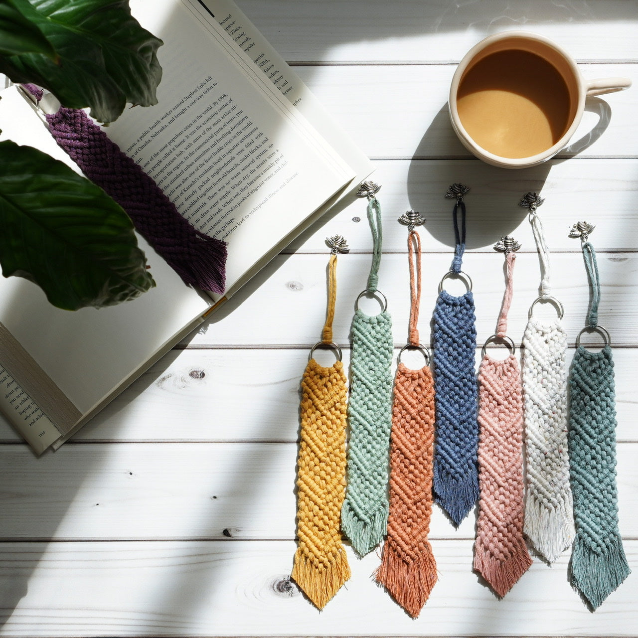 Handmade-Macramé-Bookmark-Handgemachte-Makramee-Lesezeichen