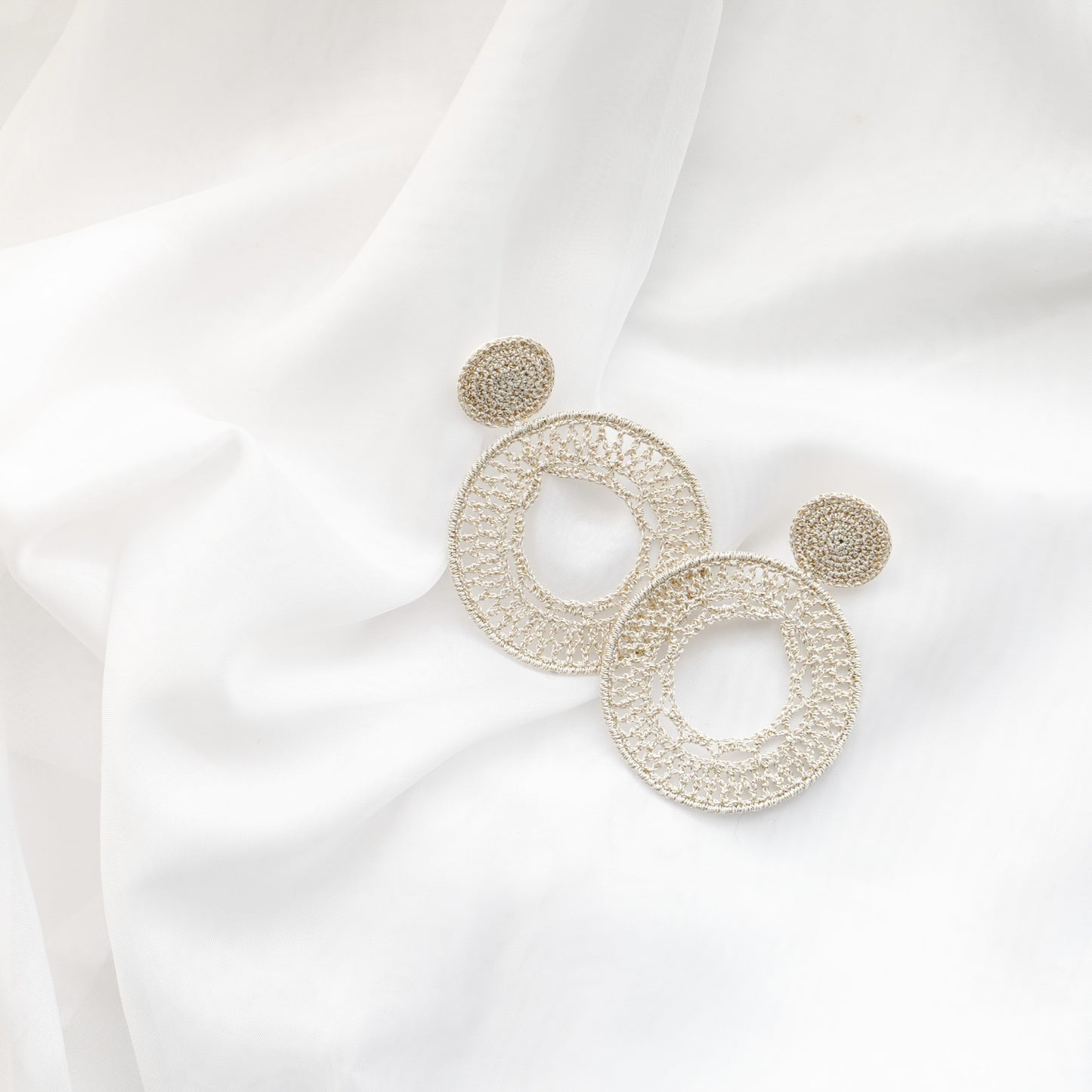 crochet-earrings-handmade-switzerland-ohrringe-schweiz-handgemacht-statement-earrings-summerearrings-goldenkiss