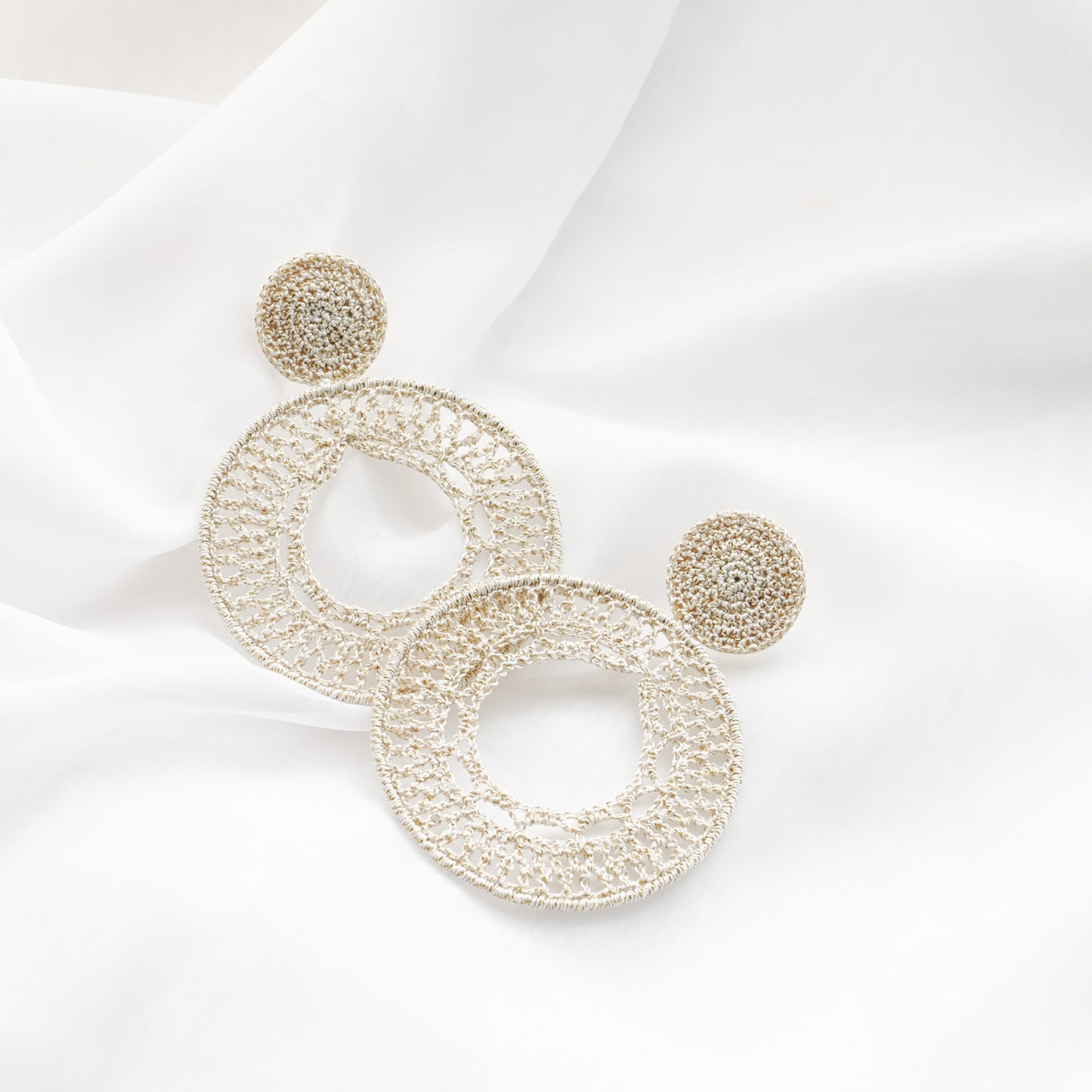 crochet-earrings-handmade-switzerland-ohrringe-schweiz-handgemacht-statement-earrings-summerearrings-golden-kiss