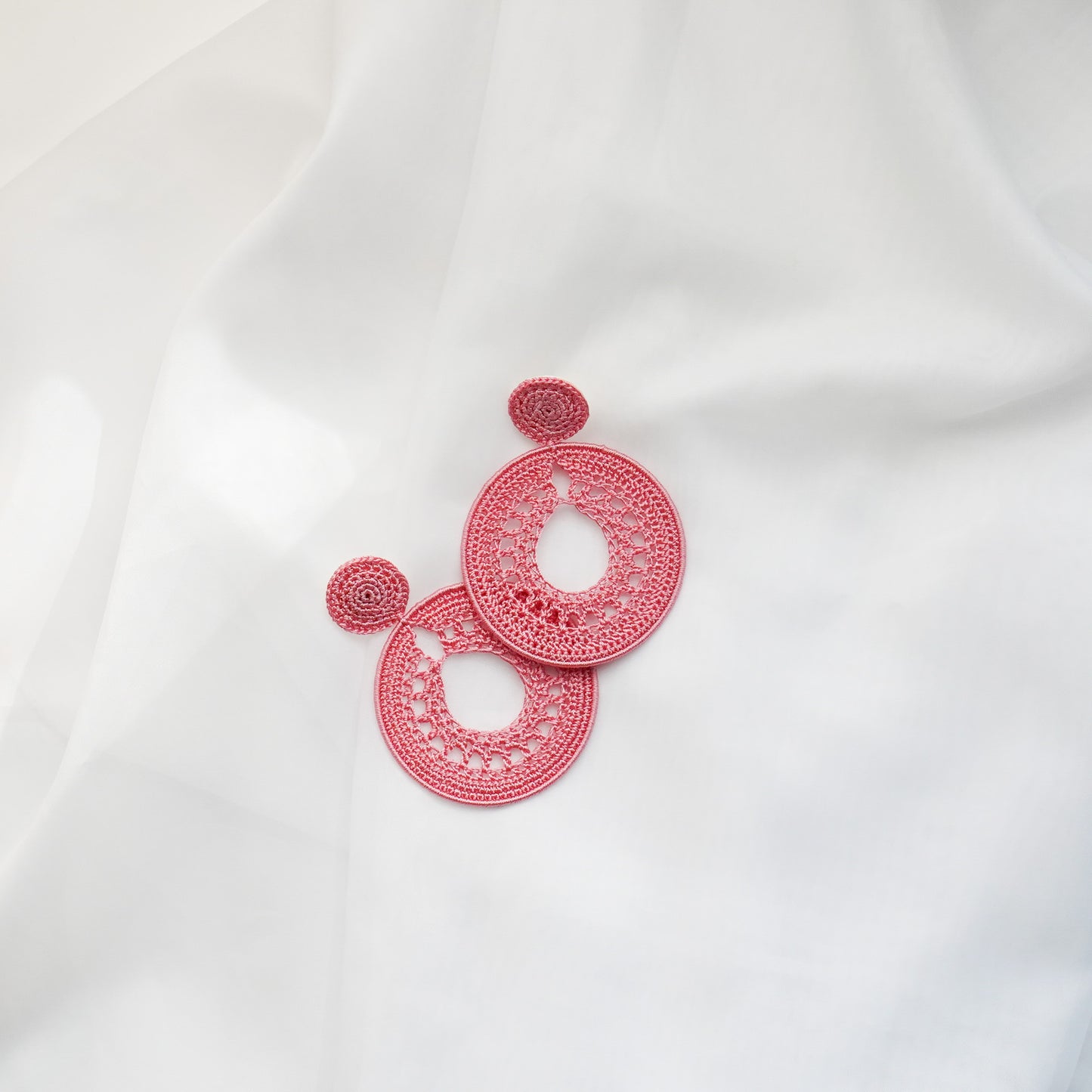 crochet-earrings-handmade-switzerland-ohrringe-schweiz-handgemacht-statement-earrings-summerearrings-cherry-blosson
