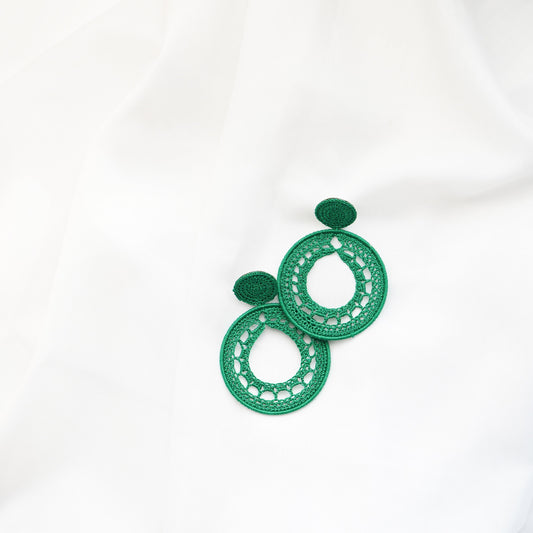crochet-earrings-handmade-switzerland-ohrringe-schweiz-handgemacht-statement-earrings-summerearrings-emerald-colour